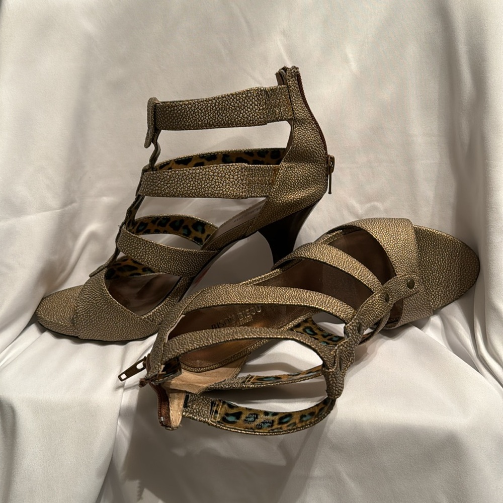 Bisou Bisou Zippered Back Heels - 4” - Picture 9 of 9